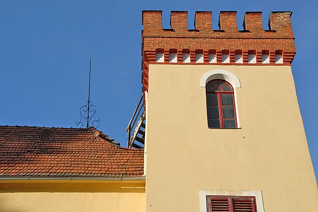 640px-Voelkermarkt_Kohlhof_Zinnenturm_08102006_926.jpg