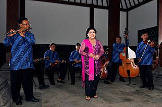 <span class="mw-page-title-main">Waldjinah</span> Indonesian traditional singer