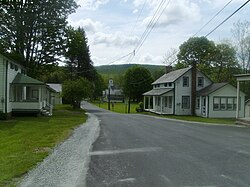 New Jersey'deki Wallpack Center şehir merkezi, National Park Service Route 615'ten uzakta, doğuya bakmaktadır.