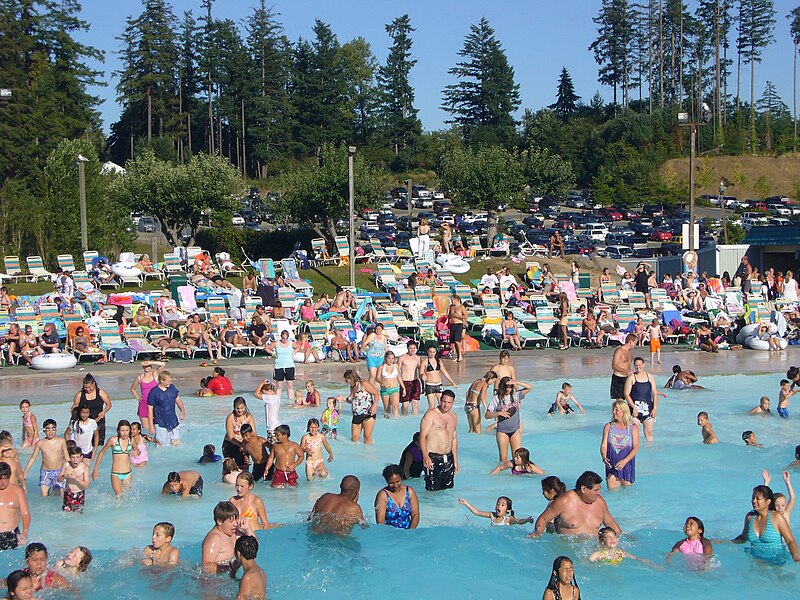 File:Wild Waves Water Park pool.jpg