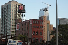 Wrigley Lodge, magasin d'aubaines de l'Armée du Salut.jpg