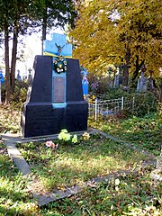 Yakovychi Vol-Volynskyi Volynska-brotherly grave 4 prisoners-Volodymyr-Volynsky prison-general view.jpg