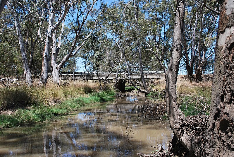 File:Yundool Broken Creek Bridge.JPG