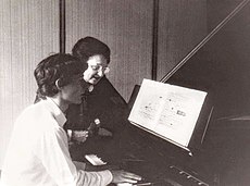 Loriod teaching piano at the Conservatoire de Paris to Francois Weigel (3 June 1982) Yvonne Loriod.jpg