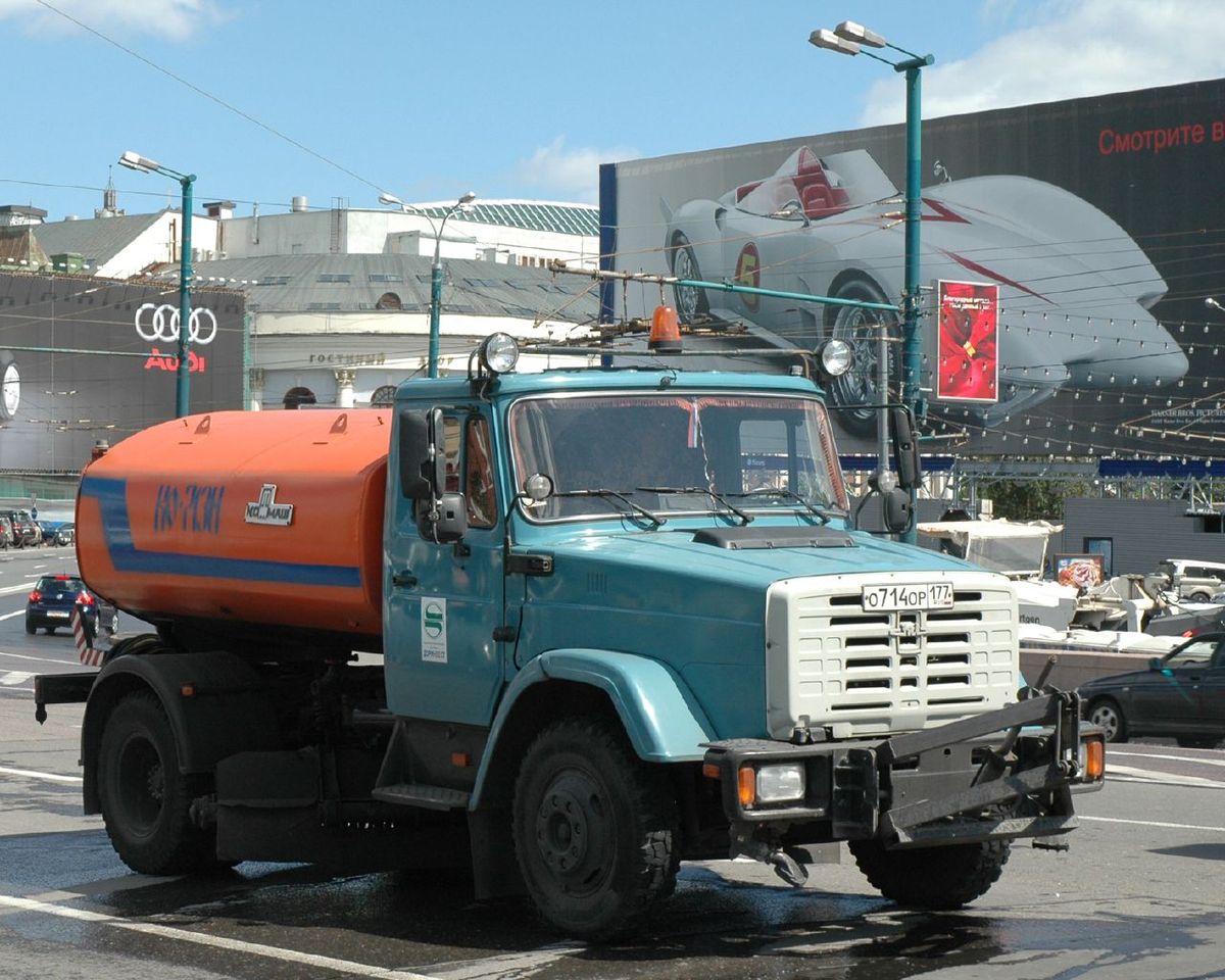 File:ZiL truck in Moscow.jpg - Wikimedia Commons