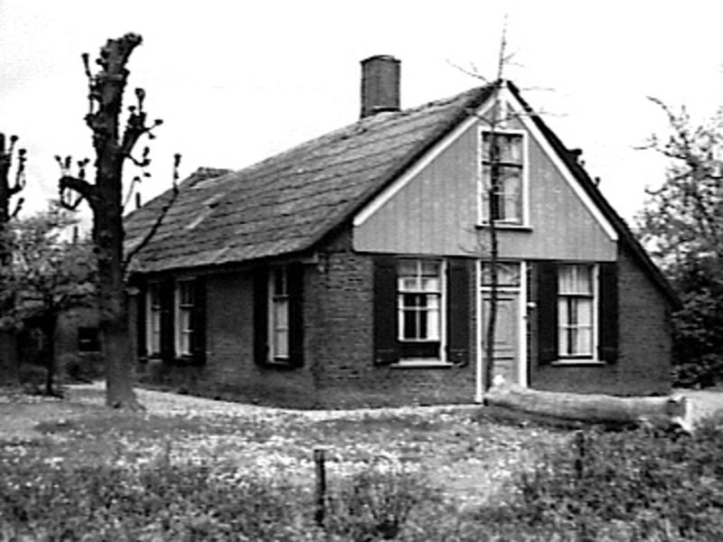 File:Zij- en voorgevel nr. DD 8 - Aalsmeer - 20478750 - RCE.jpg