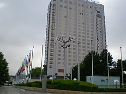 Снимка от 2008 година на сградата на някогашния хотел „Витоша – Ню Отани“