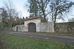 vstupní brána židovského hřbitova v Golčově Jeníkově