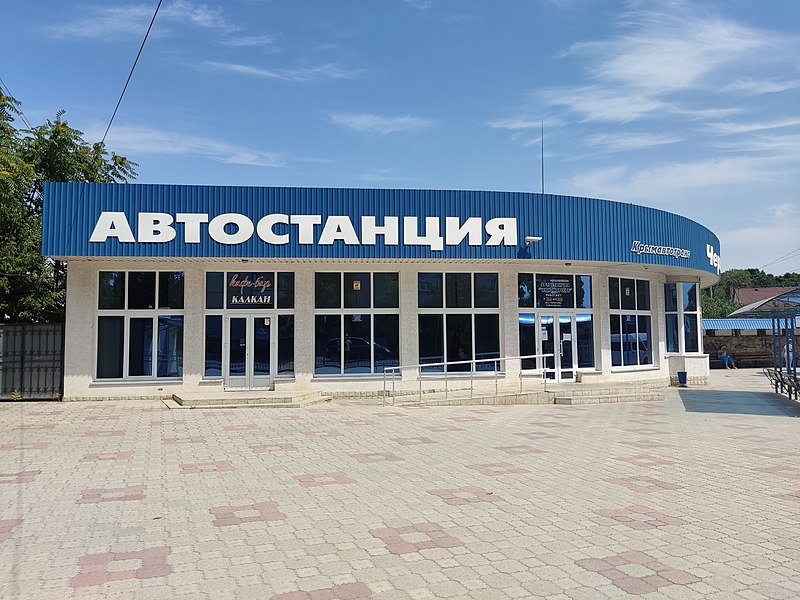 File:Автостанция в Черноморском, 2021, 01.jpg