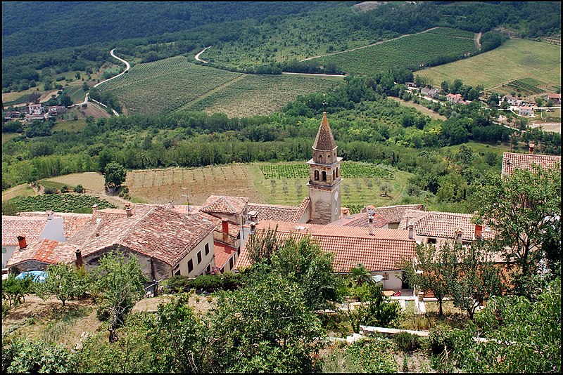 File:Мотовун-Motovun - panoramio (3).jpg