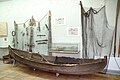 Саамская лодка в Краеведческом музее Мурманска.JPG