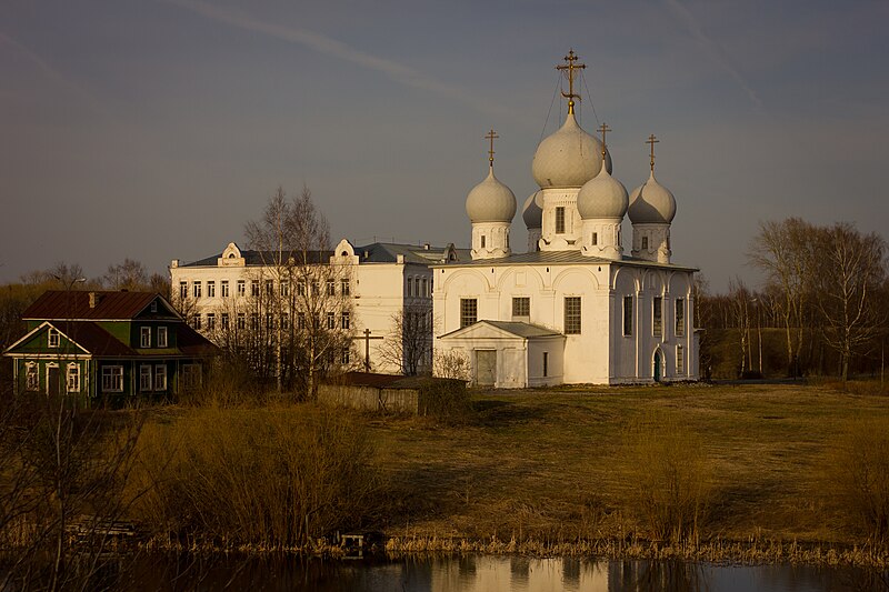 File:Спасо-Преображенский собор в Белозерске 2.jpg