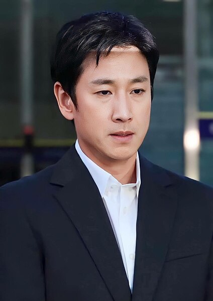 Lee attends police questioning for his allegations