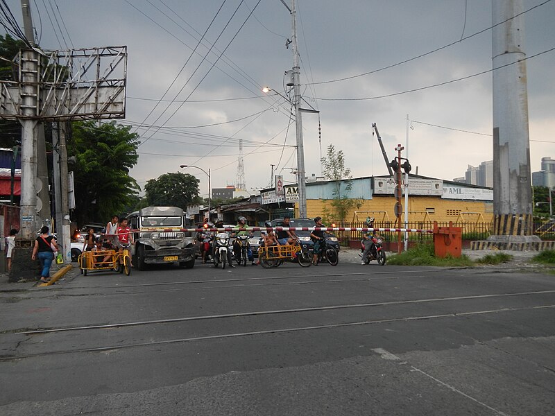 File:01332jfVito Cruz railway station San Antonio Makati Cityfvf 07.jpg