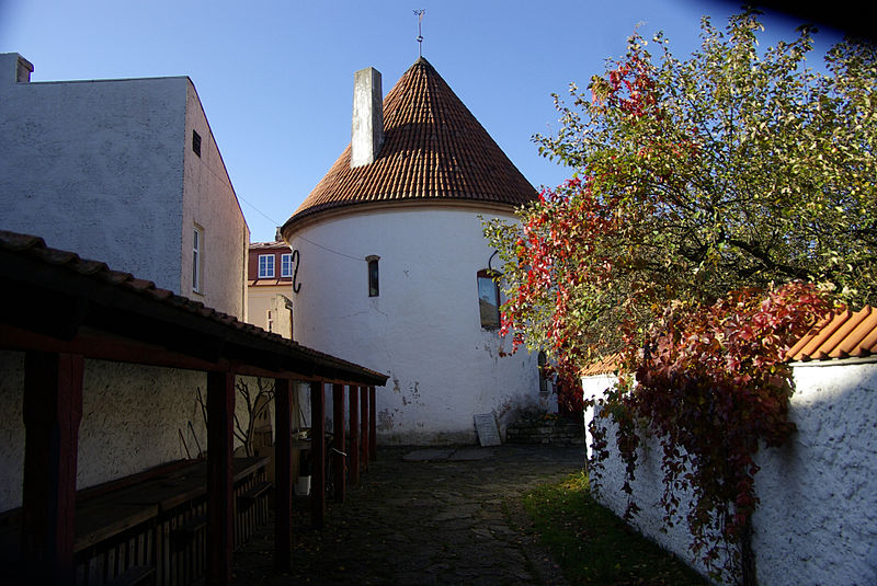 File:2008 10 15 punane torn pärnus 06.jpg