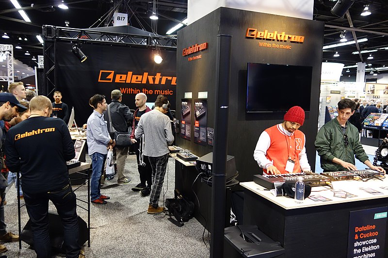 File:2015 NAMM Show - DSC00456 (15750752873).jpg