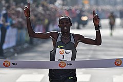 20170409 Мариус Кипсерем Wint de Marathon van Rotterdam.jpg