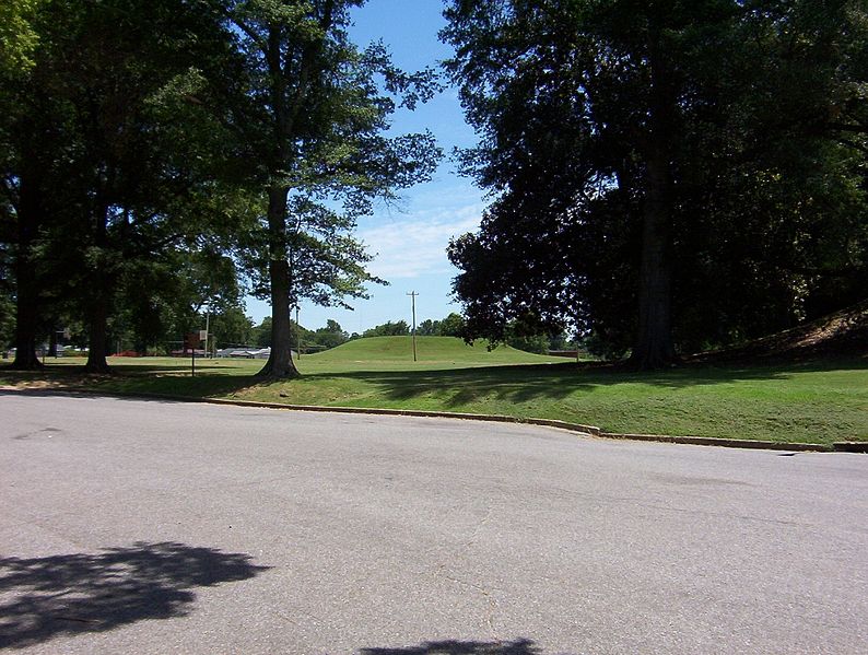 File:4th Bluff Mounds Memphis TN 09 second mound.jpg