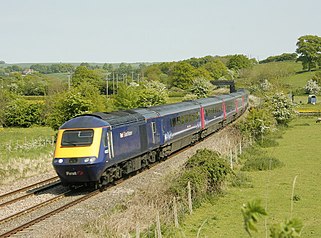 First Great Western HST mendekati Great Cheverell - geograph.org.inggris - 1315119.jpg