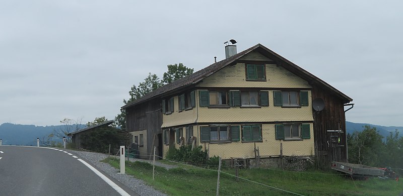 File:AaIMG 9919 Gammelhaus in schöner Lage.jpg