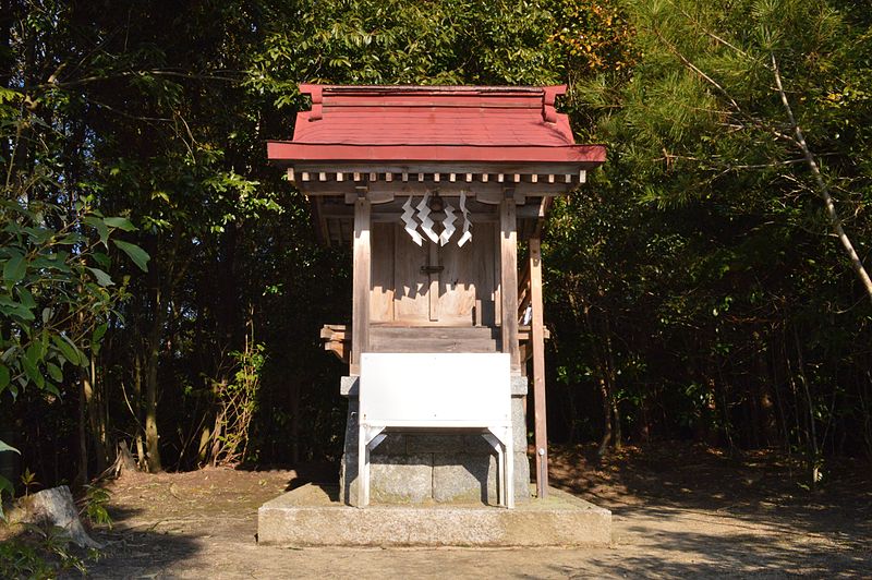 File:Aekuni-jinja Musubi-sha.JPG