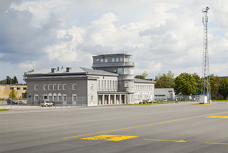 Estonya'nın başkenti Tallinn'deki Lennart Meri Tallinn Havalimanı'nın 1954 ile 1980 yılları arasında kullanılan eski terminali. (Üreten:Diego Delso)