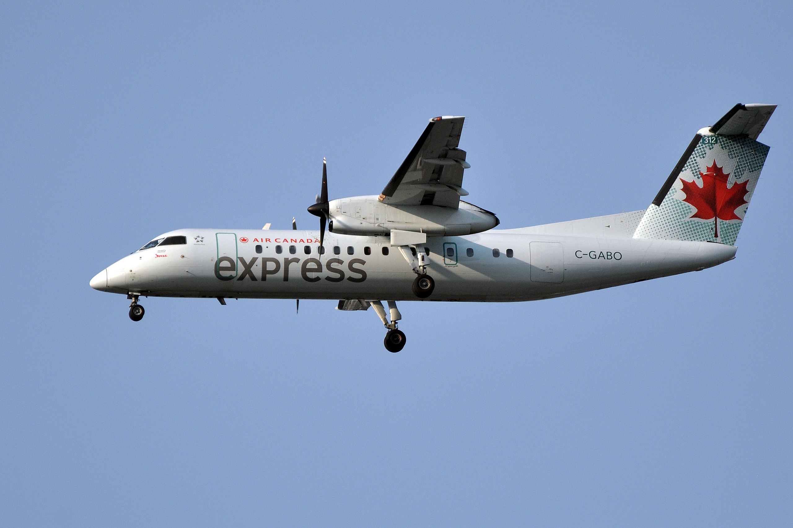 C-FACV deHavilland Canada Dash 8-311 Air BC 11APR93