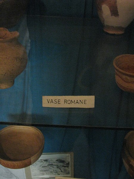 File:Aiud History Museum 2011 - Roman Pots-1.JPG