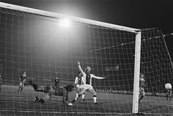 AjaxManchesterUnited1976b.jpg