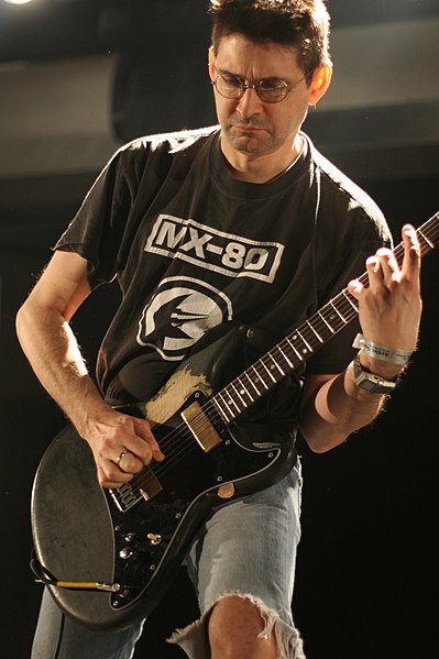 Steve Albini performing with Shellac in 2007