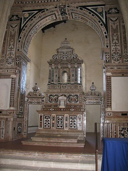 File:Altare maggiore ed Arco trionfale barocco (1664) - Chiesa di San Francesco d'Assisi - Gerace (Reggio Calabria) - 6 June 2009 - (2).jpg