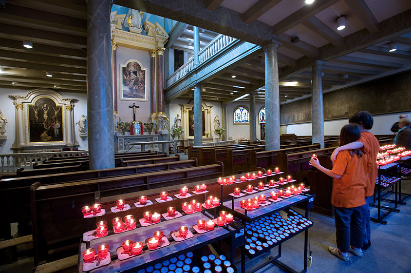 File:Amsterdam - Begijnhof Catholic Chapel - 0740.jpg