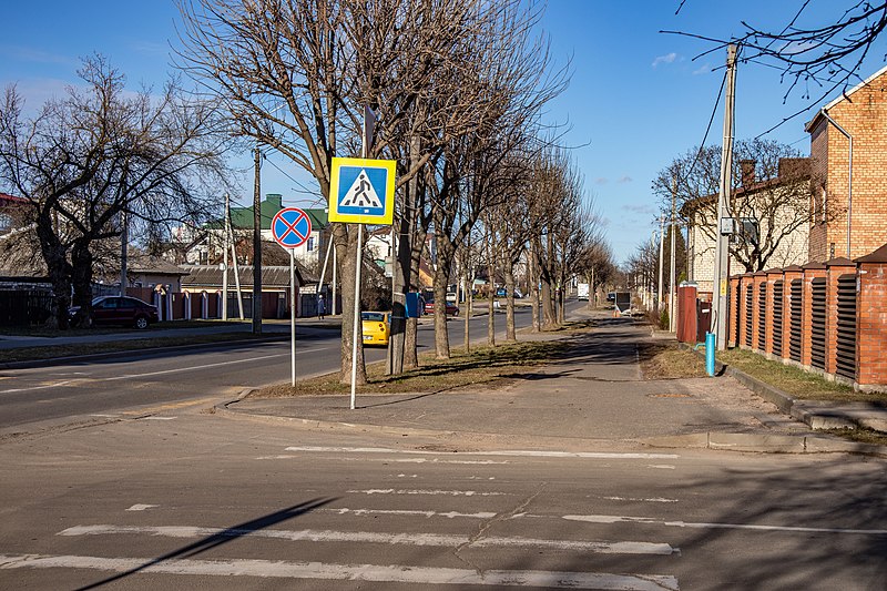 File:Anajeva street (Minsk) p1.jpg