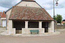 Datei:Aujeurres_Lavoir_de_la_place1.jpg