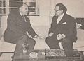 El presidente Ayub Khan (izquierda) con el industrial bengalí Abul Kashem Khan (derecha) en Chittagong en 1960/President Ayub Khan (left) with Bengali industrialist Abul Kashem Khan (right) in Chittagong in 1960/Il-President Ayub Khan (xellug) mal-industrijalist Bengali Abul Kashem Khan (lemin) f'Chittagong fl-1960