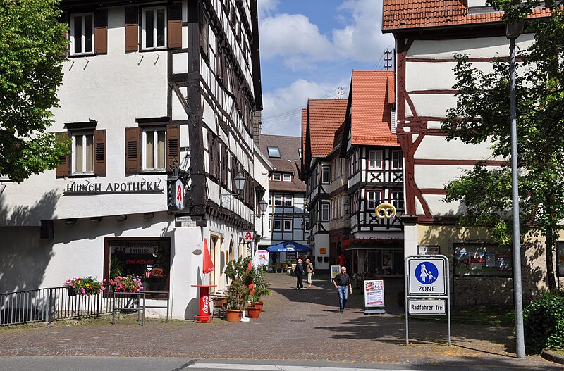 File:Bad Urach Hermann-Prey-Platz.jpg