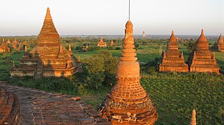 Świątynie Bagan o zachodzie słońca