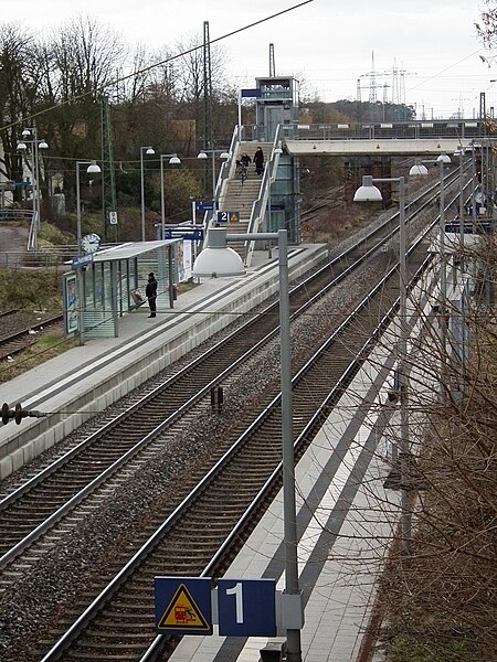 File:Bahnsteige Mannheim-Friedrichsfeld Sued.jpg