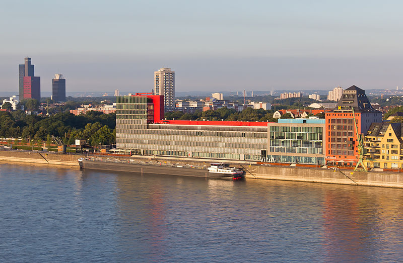 File:Ballonfahrt über Köln - Rheinauhafen, Kap am Südkai, ECR Offices, Silo 23-RS-4066.jpg