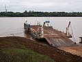 Balsa a punto de cruzar el río Uruguay desde Alvear (Argentina) a Itaquí (Brasil)..jpg
