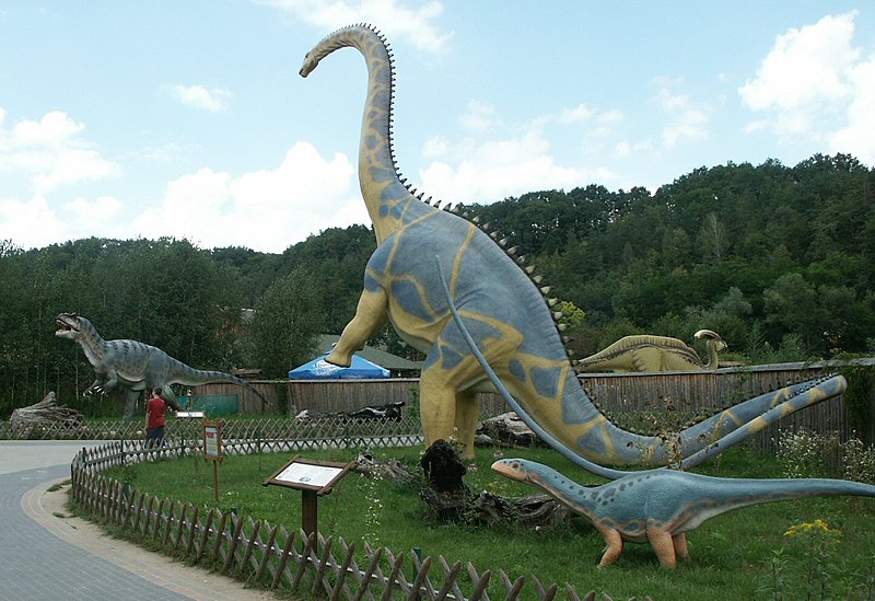 File:Baltow,Poland Diplodocus+Allosaurus.jpg