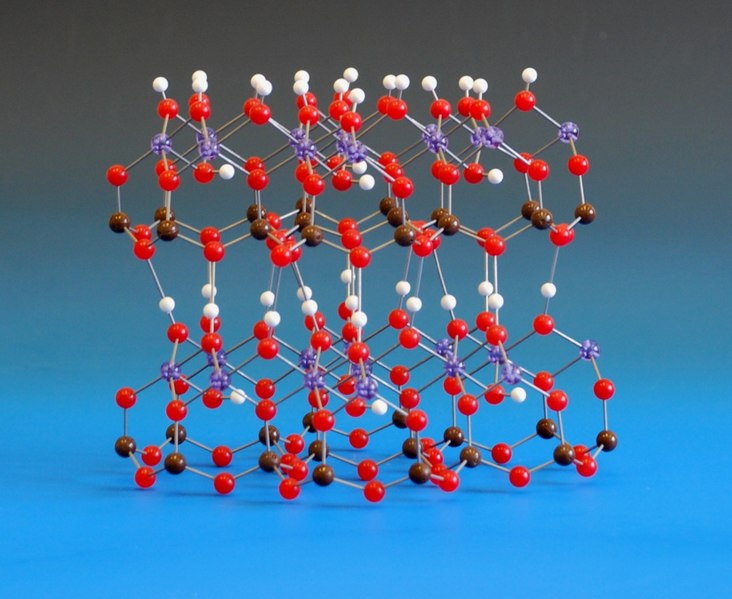 File:Beevers crystal structure model of Kaolinite.jpg