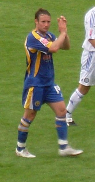 Davies playing for Shrewsbury Town in 2008