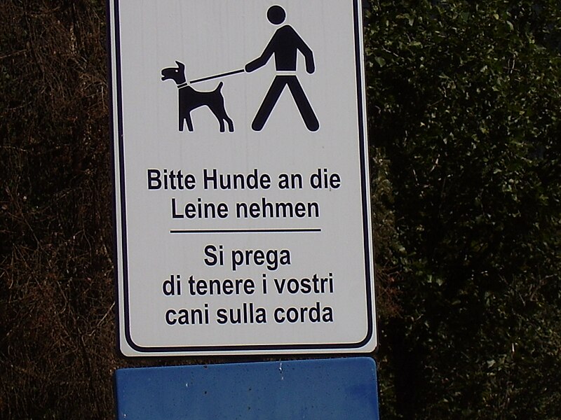 File:Bilingual sign-Dogs.jpg