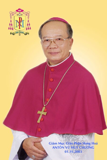 Tập_tin:Bishop_Vu_Huy_Chuong_of_Da_Lat,_Vietnam.jpg