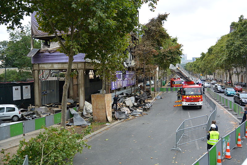 File:Boulevard des Invalides 5, Paris 24 August 2013.jpg