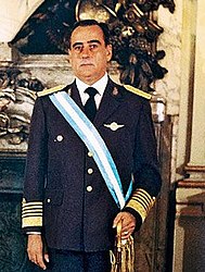 オルランド・ラモン・アゴスティ准将[13] （アルゼンチン空軍最高司令官）
