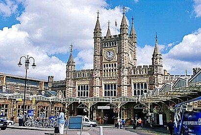 How to get to Temple Meads Station with public transport- About the place