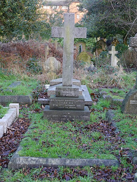 File:Brompton Cemetery monument 23.JPG