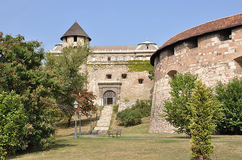 File:Budapest Castle R02.jpg